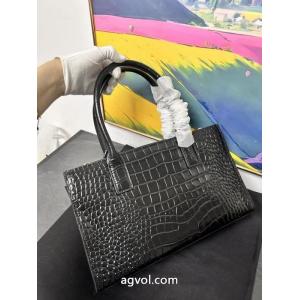     バッグ数量限定再入荷 今っぽいトレンド 品良くおしゃれ VERSACEブランド コピー 販売店.