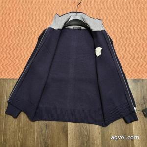コートVERSACEセレブも愛用 完売寸前 魅力的な美品コピー ブランド 通販