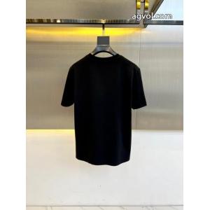 コピー 商品 ブランドVERSACE半袖Tシャツ店舗完売品 最強の定番コーデ 大人気再登場 
