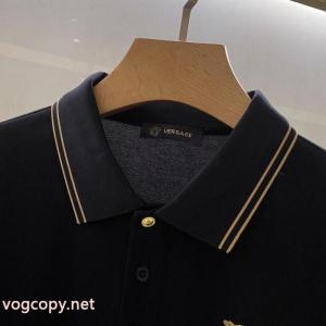 ブランド コピーファッショニスタ愛用 春夏物先行発売  2026夏に意外と人気な新作VERSACEシャツ..