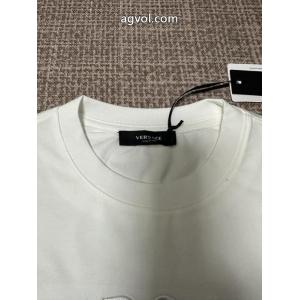 ブランド コピー 優良VERSACE最前線に注目 海外超人気 格安通販半袖Tシャツ