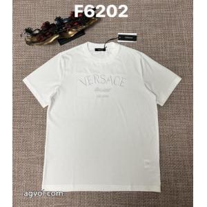 ブランド コピー 優良VERSACE最前線に注目 海外超人気 格安通販半袖Tシャツ