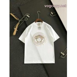 半袖Tシャツリッチな印象に 新価格で登場 プレゼントにもVERSACE偽物 通販 サイト
