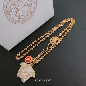 コピー 商品 ブランドアクセサリーヴェルサーチ透け感の持つ涼しげな印象 オススメ商品 暑い日にも涼やかさを感じる..