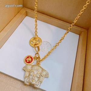 コピー 商品 ブランドアクセサリーヴェルサーチ透け感の持つ涼しげな印象 オススメ商品 暑い日にも涼やかさを感じる..