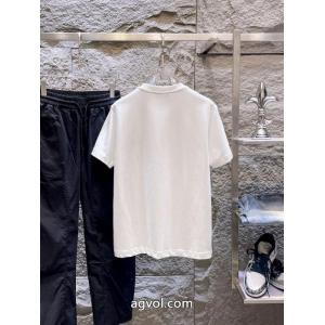 半袖Tシャツブランド 偽物 通販VERSACE上品カジュアルな雰囲気に 快適な着心地 売り切れちゃう