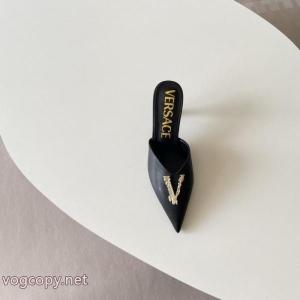 絶対欲しい新作 話題となる人気品 贈り物に2026年度ブランド コピー ショップサンダルVERSACE..