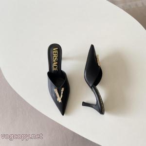 絶対欲しい新作 話題となる人気品 贈り物に2026年度ブランド コピー ショップサンダルVERSACE..