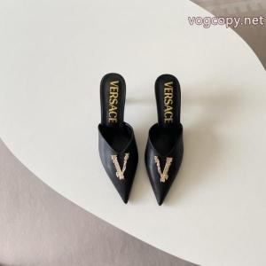 絶対欲しい新作 話題となる人気品 贈り物に2026年度ブランド コピー ショップサンダルVERSACE..