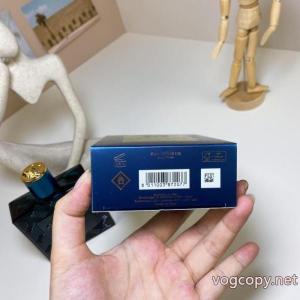 ブランドヴェルサーチブランド コピー s 級セレブ風  今シーズンのトレンドアイテム 使いやすい..