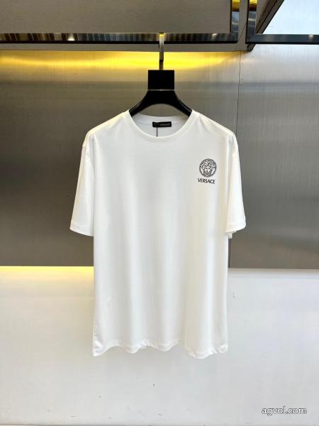 コピー ブランド 優良半袖TシャツVERSACE人気確定 雑誌にも人気掲載アイテム 2