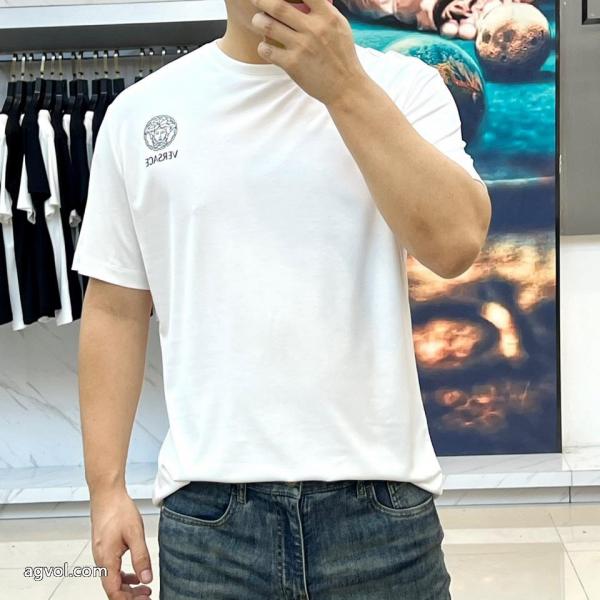 コピー ブランド 優良半袖TシャツVERSACE人気確定 雑誌にも人気掲載アイテム 3