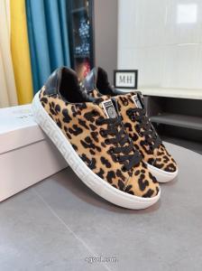 スニーカーコピー 商品 販売大注目日本未入荷お洒落さんの愛用率が高いVERSACE