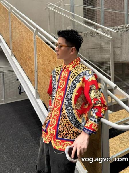 日本限定モデル オシャレ 大人の色味VERSACEブランド 偽物 激安 通販長袖シャツ 0