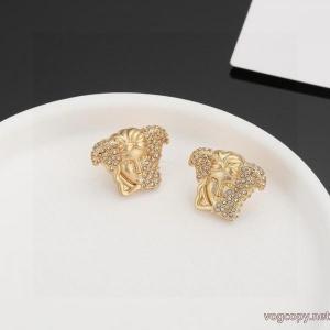 VERSACEコピー 通販Newアイテム たくさん歩く日にも大活躍 HOT新作登場    アクセサリー..
