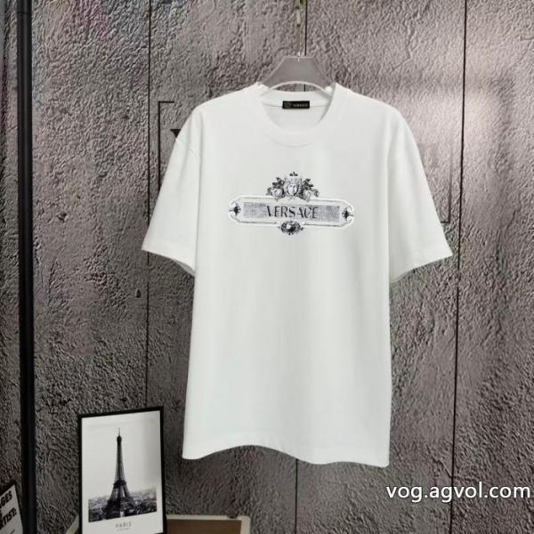 在庫品 サラサラの着心地 今年らしい着こなし半袖Tシャツスーパー コピー 販売VERSACE 0 