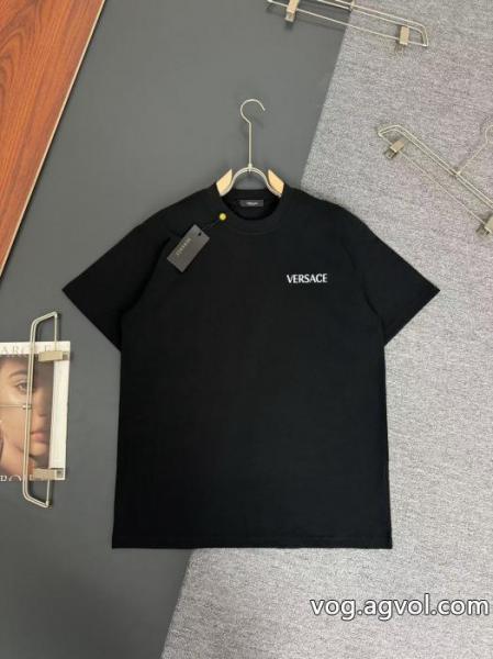 VERSACEブランド アクセサリー 激安人気モデル雑誌掲載 早い者勝ち 定番の魅力半袖Tシャツ 0