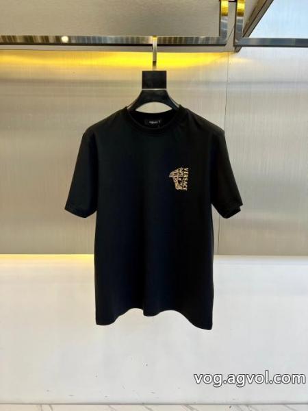 コピー 商品 ブランドVERSACE半袖Tシャツ店舗完売品 最強の定番コーデ 大人気再登場 0