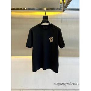 コピー 商品 ブランドVERSACE半袖Tシャツ店舗完売品 最強の定番コーデ 大人気再登場 