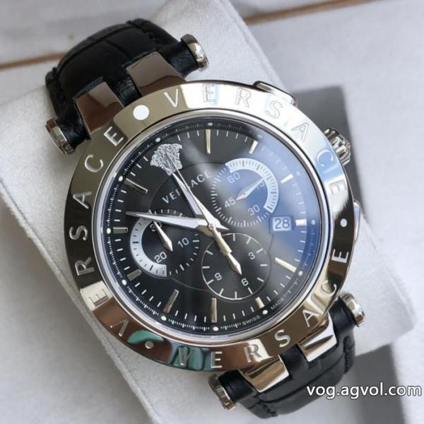 コピー 通販腕時計ナチュラル 今からの季節にピッタリ! 有名人の愛用品VERSACE.. 0