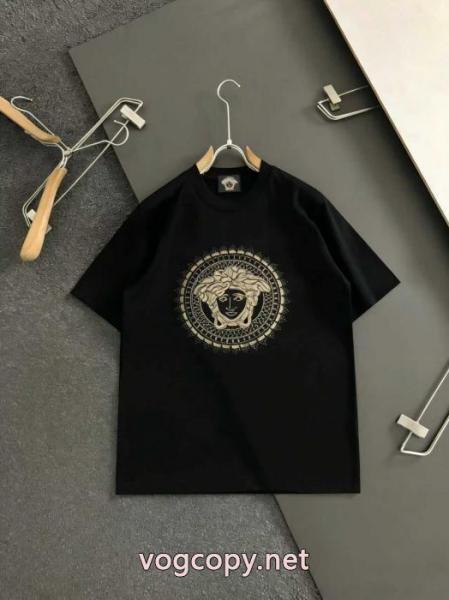 半袖Tシャツリッチな印象に 新価格で登場 プレゼントにもVERSACE偽物 通販 サイト 5