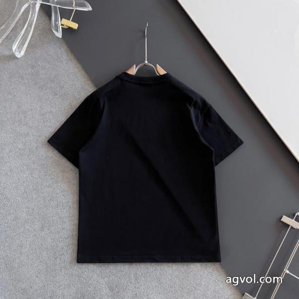 VERSACE大人気コラボ商品 今季大注目 大人で素敵半袖Tシャツ 2026スーパーコピー 1