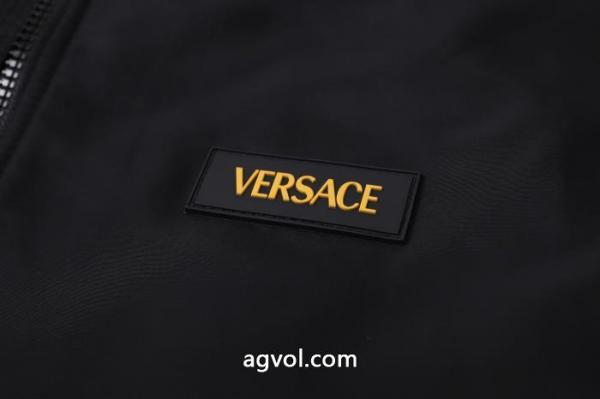 VERSACEセールで破格 お手頃価格で人気商品 一味違うデザイン通販 ブランドジャケット 3