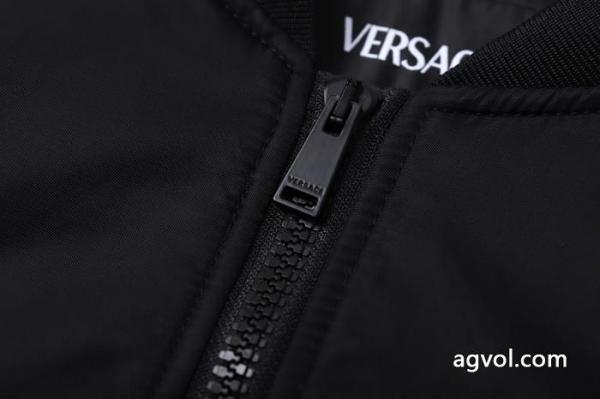 VERSACEセールで破格 お手頃価格で人気商品 一味違うデザイン通販 ブランドジャケット 5