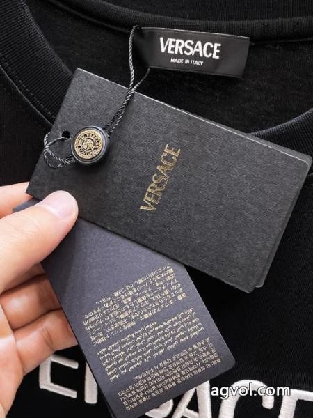 半袖Tシャツブランド 偽物 通販VERSACE上品カジュアルな雰囲気に 快適な着心地 売り切れちゃう 3