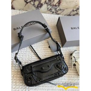 バッグブランド コピー  スタイリッシュな印象 話題沸騰中 入荷予定balenciaga