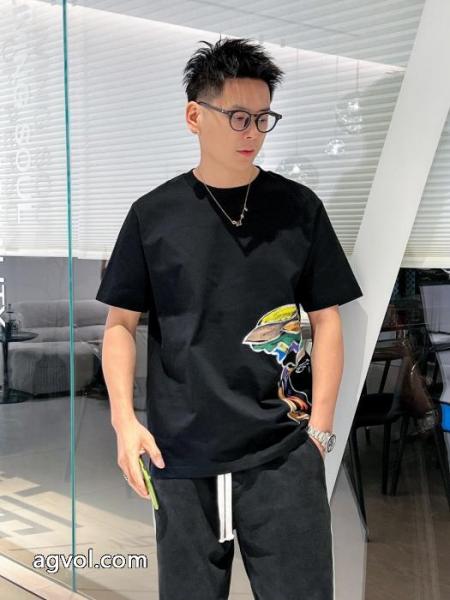 スマホケース 大人気国内発送 安心な品質ブランド 激安半袖TシャツVERSACE 5