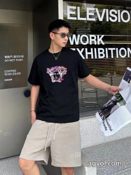 今年も大人気 新季度 実用品コピー ブランド 優良VERSACE半袖Tシャツ 4