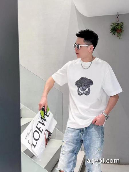ヴェルサーチ先行販売 重宝する 人気セールスーパー コピー 販売半袖Tシャツ 1
