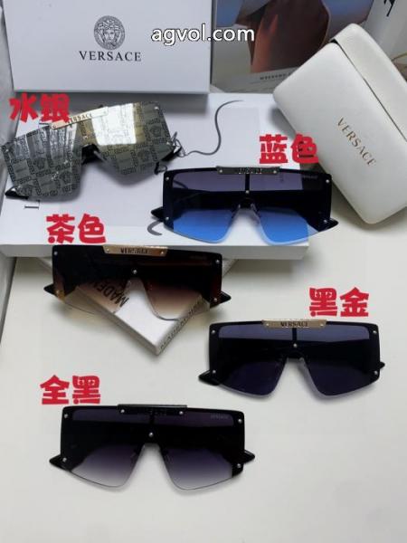 履き心地良い トレンド感満載 上品可愛いVERSACE偽物 通販 サイトサングラス 5