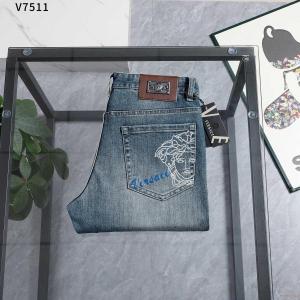 人気復活 絶妙な抜け感 26ss 2026最新作 海外発VERSACEブランド 品 コピージーンズ