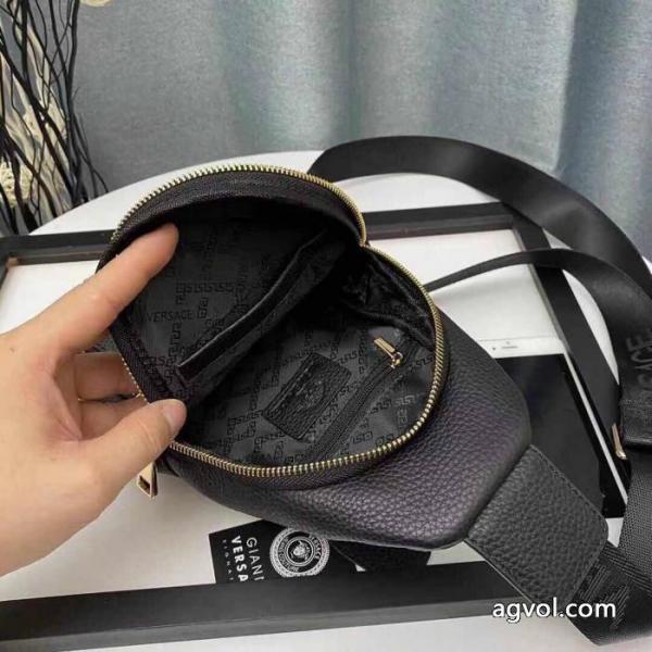 VERSACE完売確実 話題となる人気品 魅力的バッグスーパー コピー メンズ 3