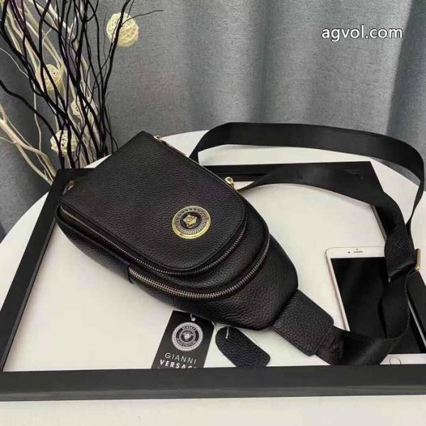VERSACE完売確実 話題となる人気品 魅力的バッグスーパー コピー メンズ 5
