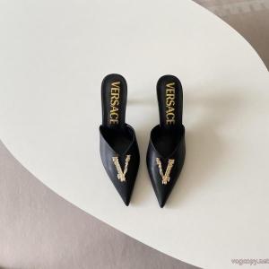 絶対欲しい新作 話題となる人気品 贈り物に2026年度ブランド コピー ショップサンダルVERSACE..