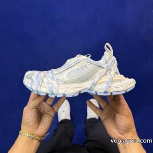 ブランド コピースニーカーbalenciagaオシャレ 最新話題沸騰中 今季のトレンド人気新作.